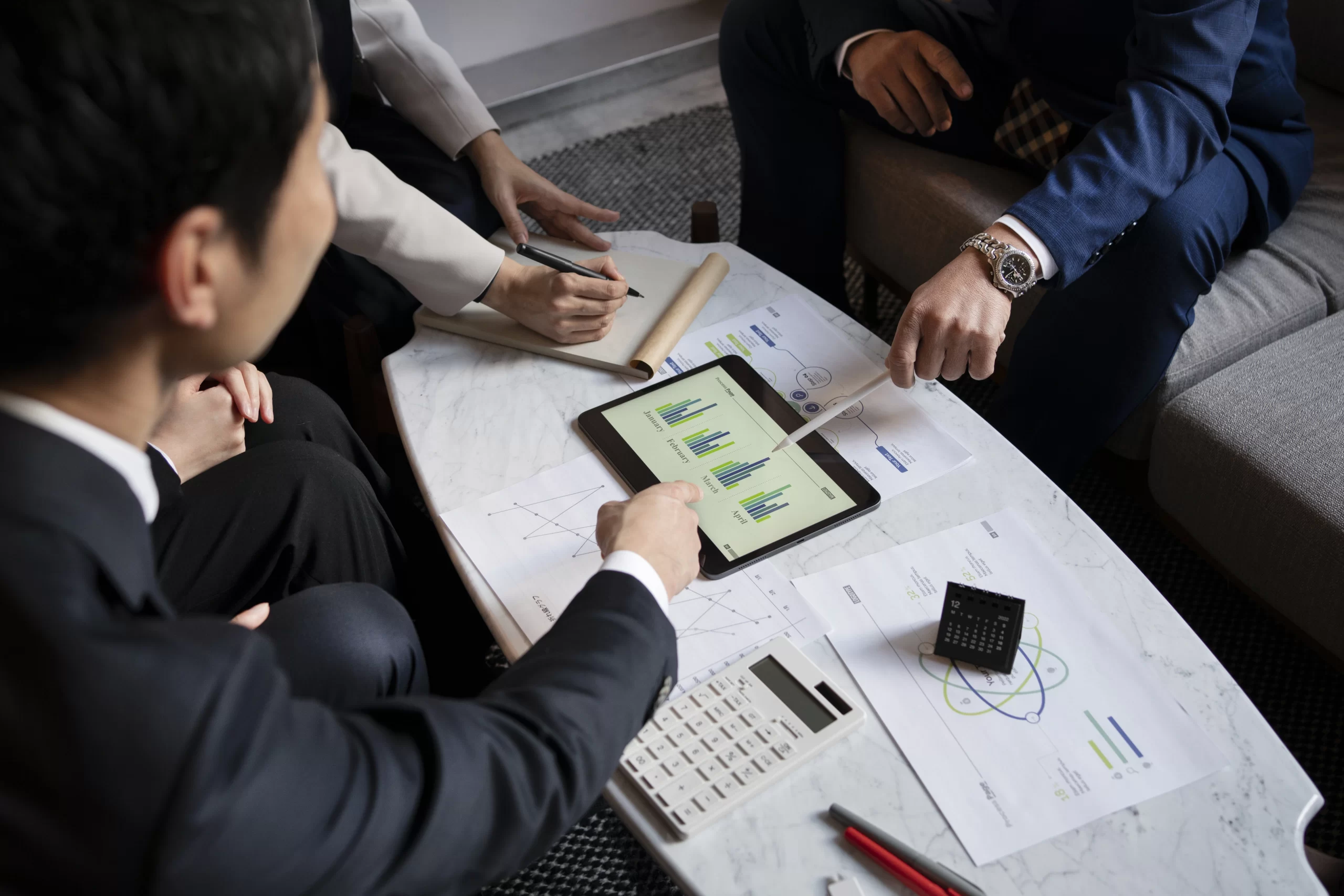 Collaborative meeting with digital presentation.